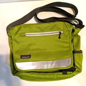 Patagonia Adventure Bag Crossbody Hiking Unisex Green and Reflective